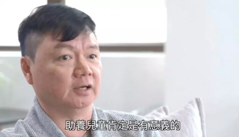 艾威人生低潮花盡積蓄為妻治病 經濟困難仍堅持助養28位兒童!