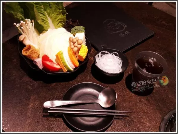 【台中】隱藏在巷弄的特色鍋物~隱鍋,果香蔬食鍋&麻油素菇鍋