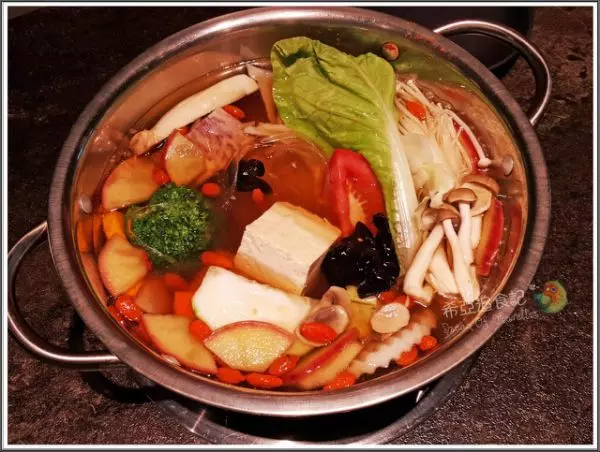 【台中】隱藏在巷弄的特色鍋物~隱鍋,果香蔬食鍋&麻油素菇鍋