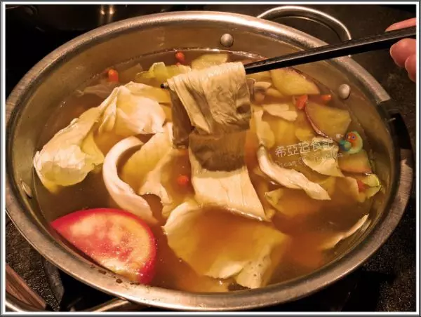 【台中】隱藏在巷弄的特色鍋物~隱鍋,果香蔬食鍋&麻油素菇鍋