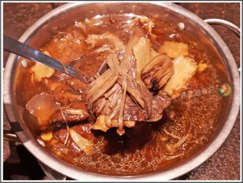 【台中】隱藏在巷弄的特色鍋物~隱鍋,果香蔬食鍋&麻油素菇鍋