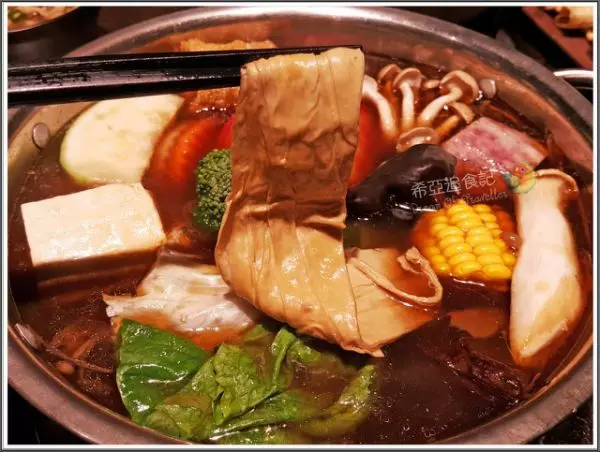 【台中】隱藏在巷弄的特色鍋物~隱鍋,果香蔬食鍋&麻油素菇鍋