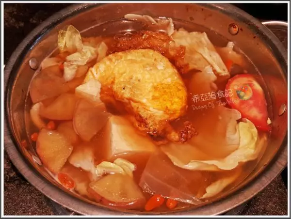 【台中】隱藏在巷弄的特色鍋物~隱鍋,果香蔬食鍋&麻油素菇鍋