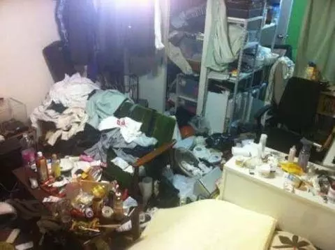 女大學生賓館開房,4天都沒出過門,老闆報警闖入後驚呼受不了!