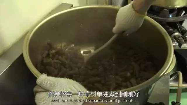 80歲老夫妻開了一家超商,年賺7.8億,35年前就玩起了「大數據」!