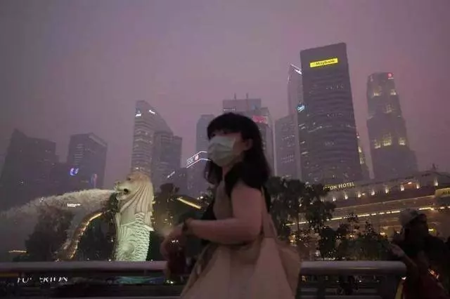 《提防》「」新加坡「」新鮮出爐的預測:將遭受霧霾襲城!防霧霾措施要提前準備