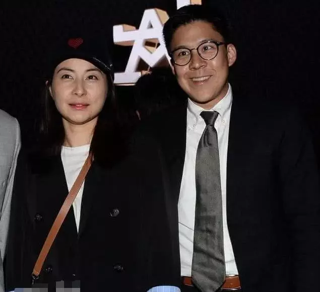 前跳水女王三胎後首次現身,本想艷壓群芳,但是媽媽一出現就輸了