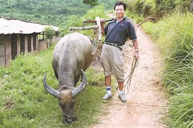 還記得他❓當年憑"阿燦"一角走紅, 曾屢次創業失敗不放棄, 現在竟搖身變成… 太厲害了❗