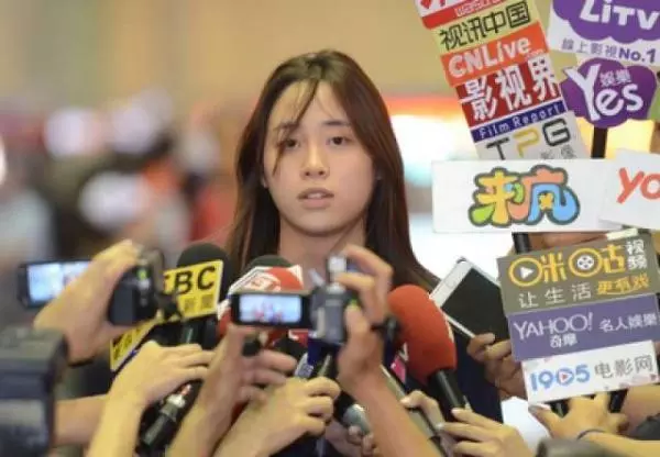 星2代「歐陽娣娣」長大了!年僅13歲「美到翻」照片曝光!網友驚呼:比2個姊姊還美!