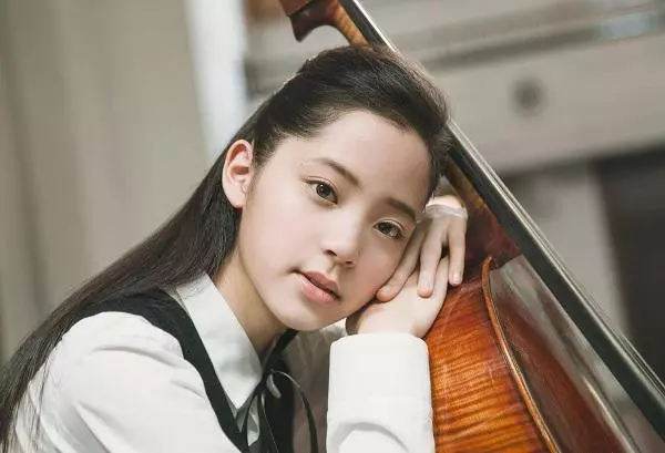 星2代「歐陽娣娣」長大了!年僅13歲「美到翻」照片曝光!網友驚呼:比2個姊姊還美!