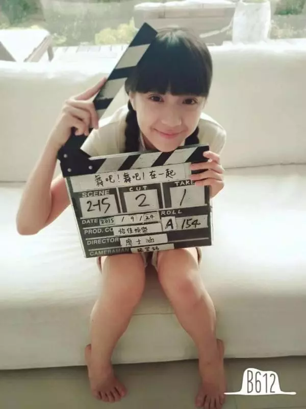 星2代「歐陽娣娣」長大了!年僅13歲「美到翻」照片曝光!網友驚呼:比2個姊姊還美!