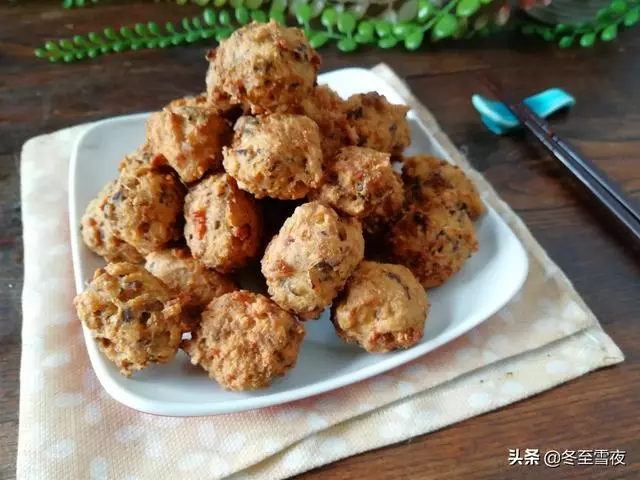 用豆腐炸丸子,教你這樣搭配,外焦香里鮮嫩,一口一個吃著香