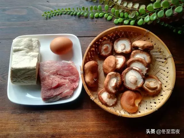 用豆腐炸丸子,教你這樣搭配,外焦香里鮮嫩,一口一個吃著香
