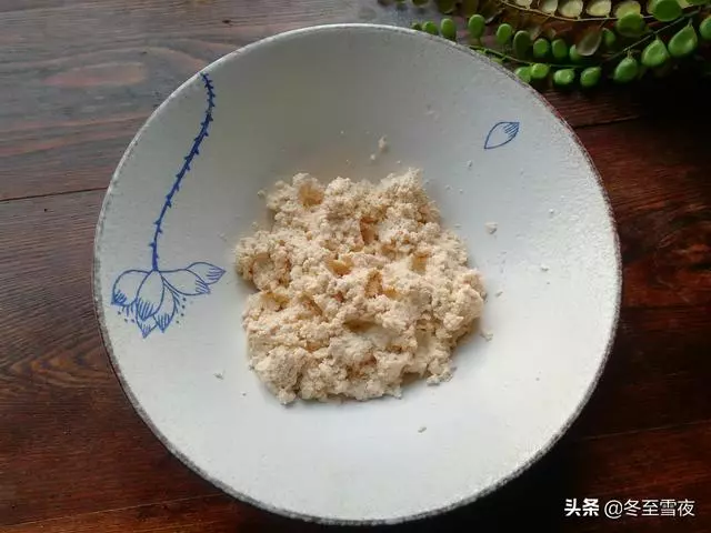 用豆腐炸丸子,教你這樣搭配,外焦香里鮮嫩,一口一個吃著香
