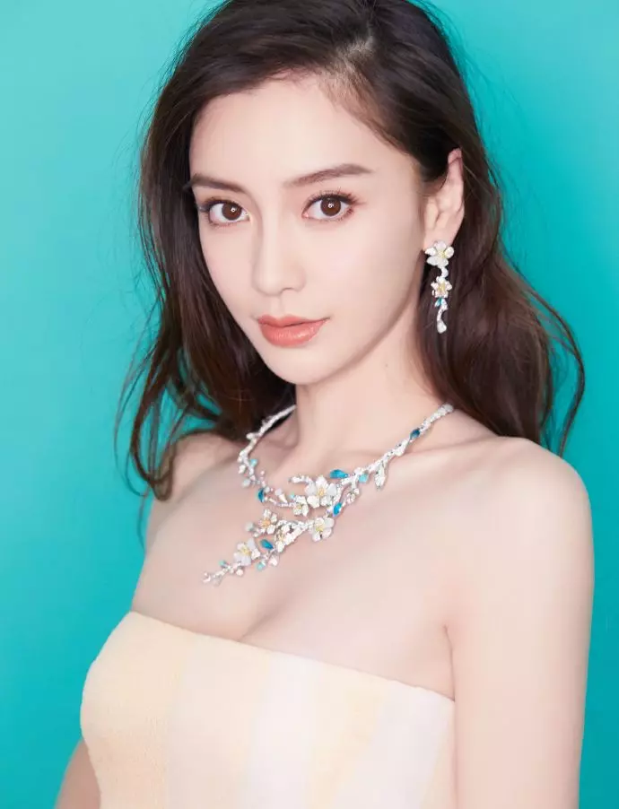 顏值巔峰的時代!Angelababy舊照被翻出!下半身只穿「這個」超大膽!網民:還是當年的她比較美~