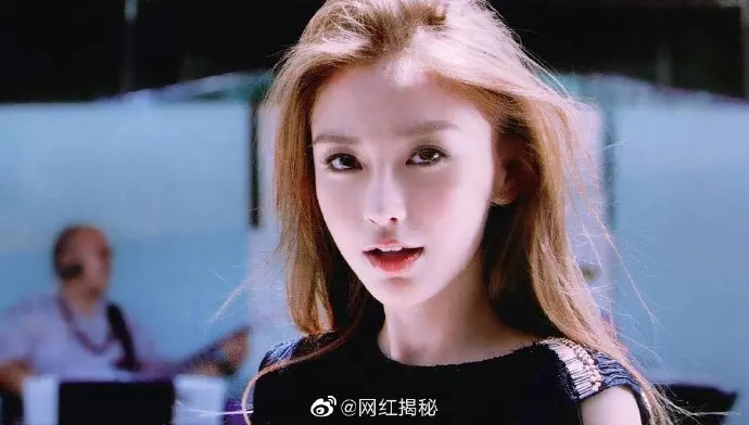 顏值巔峰的時代!Angelababy舊照被翻出!下半身只穿「這個」超大膽!網民:還是當年的她比較美~