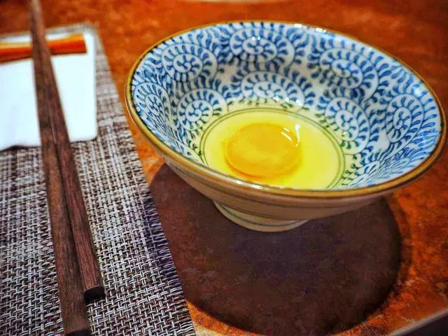 狗狗不能每天吃雞蛋,過量攝入蛋黃成分,極易造成腎衰竭
