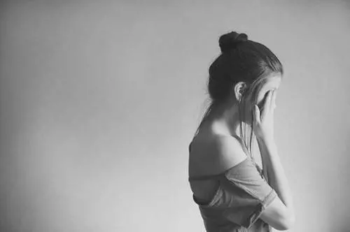 台灣重量級藝人的妻子「婚後成為家庭主婦」,老公不幸走後「連飯都吃不飽」:女人,你一定要經濟獨立!