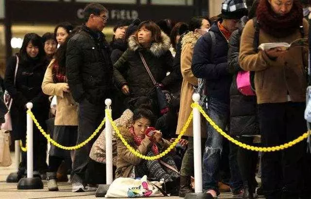 杜拜女孩來中國旅遊: 不買絲綢和瓷器, 專買國人覺得普通的東西
