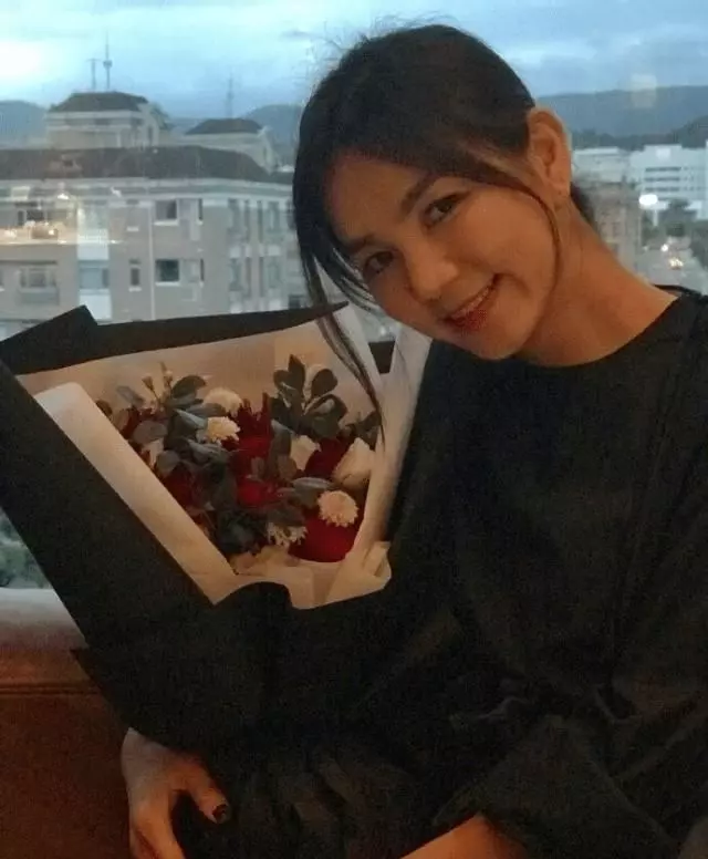 Ella結婚七周年,這碗狗糧我先乾了