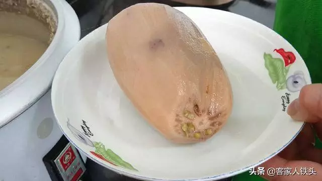 蓮藕最營養好吃的做法,簡單味美湯汁鮮甜,一次做一鍋不夠吃,香!快來試一試~