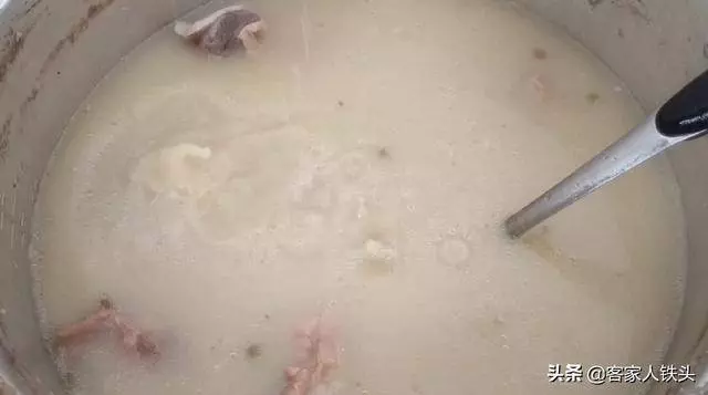 蓮藕最營養好吃的做法,簡單味美湯汁鮮甜,一次做一鍋不夠吃,香!快來試一試~