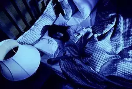 遇到【鬼壓床】~趕緊使用這些辦法喚醒自己