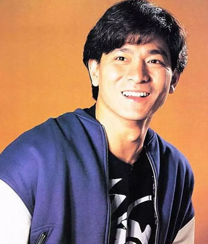劉德華全家福照曝光,天王父母「穿簡陋布鞋提環保袋」,生活樸素又謙虛,低調才是最好的生活姿態