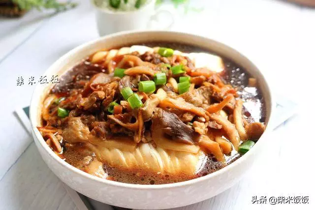 這菜蒸一蒸就可上桌,簡單好做又有營養. 常吃滋潤不上火,味道特鮮!! !