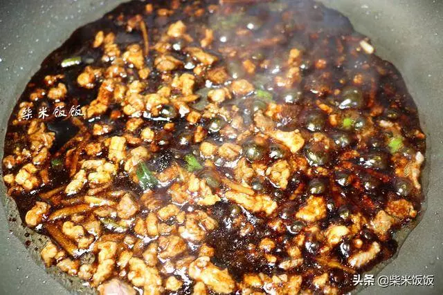 這菜蒸一蒸就可上桌,簡單好做又有營養. 常吃滋潤不上火,味道特鮮!! !