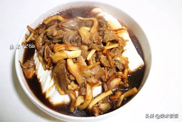 這菜蒸一蒸就可上桌,簡單好做又有營養. 常吃滋潤不上火,味道特鮮!! !