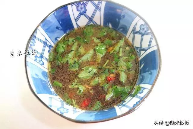燉雞湯千萬不要加香料,就加這四樣,雞湯鮮美,滋陰潤膚補氣血!!