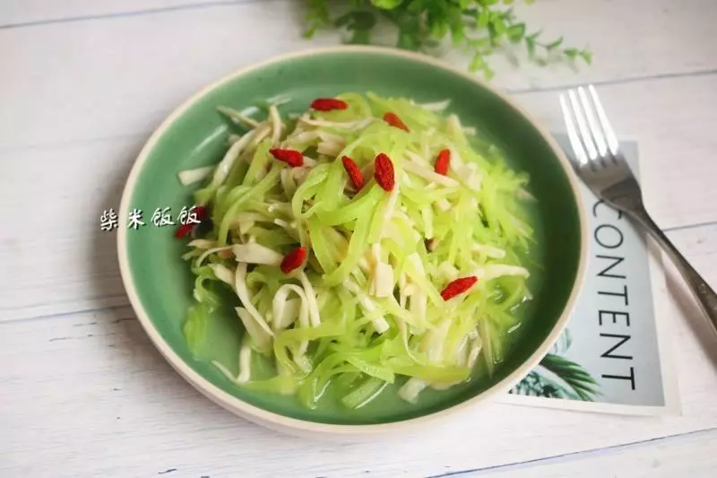 萵筍加它一起炒,只放鹽就特別鮮,比炒肉更好吃哦!