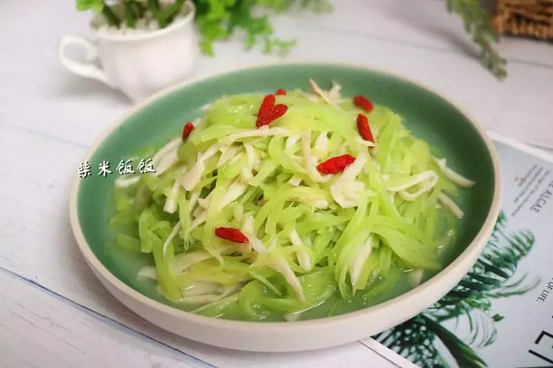 萵筍加它一起炒,只放鹽就特別鮮,比炒肉更好吃哦!