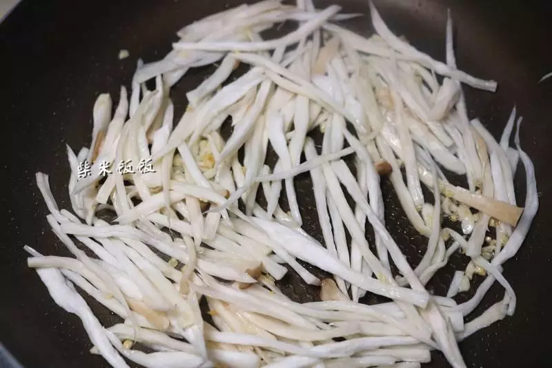 萵筍加它一起炒,只放鹽就特別鮮,比炒肉更好吃哦!