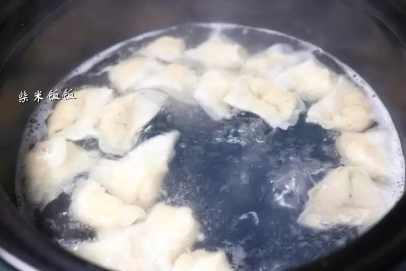 餛飩湯汁不難調,加這幾種調料,開水一衝,比骨頭湯還鮮美!!