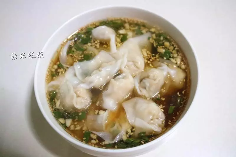 餛飩湯汁不難調,加這幾種調料,開水一衝,比骨頭湯還鮮美!!