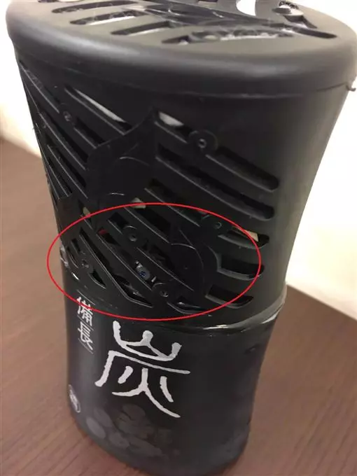 他發現超商廁所「馬桶栓有小孔」…翻開一看竟是「針孔攝像機」!網驚:誰會懷疑?