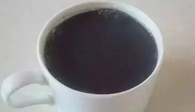濕氣太重怎麼辦?黑豆加一物煮水喝,每天一小碗,軟化血管,大肚子也慢慢平了