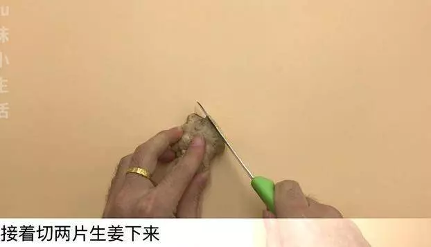 原來保存大蒜這麼簡單,放一年不乾癟不發芽,再也不用花大價買了