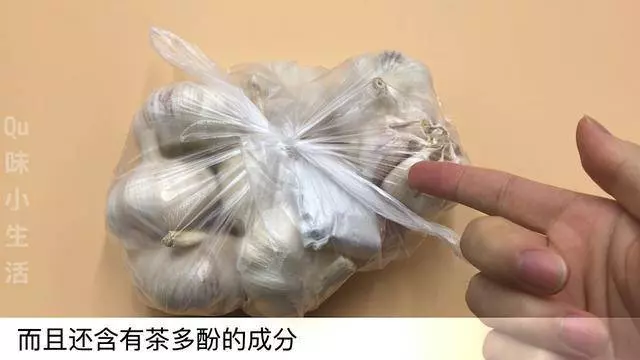 原來保存大蒜這麼簡單,放一年不乾癟不發芽,再也不用花大價買了