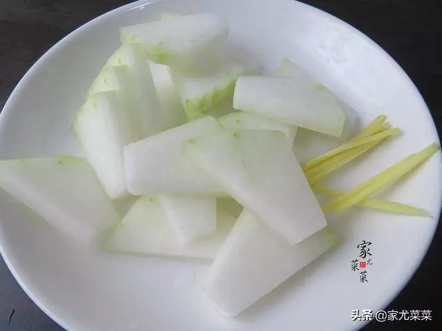 花甲別總是用來爆炒,試試這種夏天的家常湯做法,鮮美無沙無腥味
