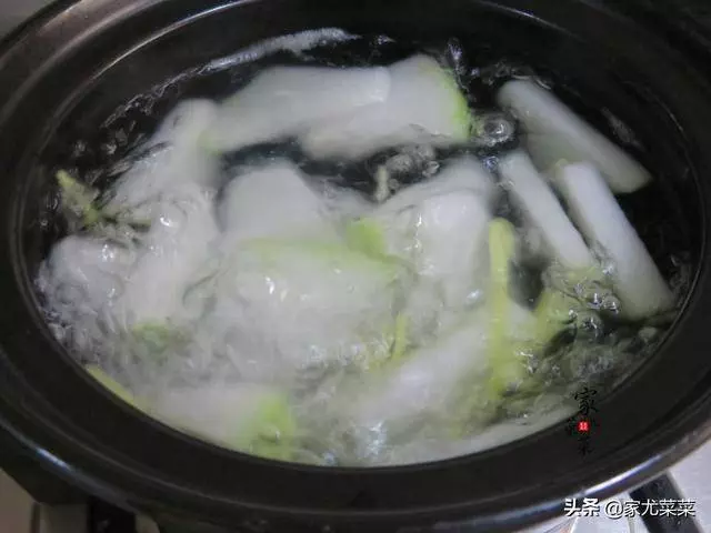 花甲別總是用來爆炒,試試這種夏天的家常湯做法,鮮美無沙無腥味