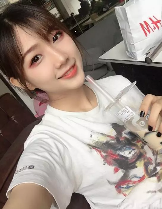 漂亮鐘婷純素顏照片來了!被網友質疑整容的她,3秒卸妝給你看!網友驚呼【比卸妝前還美哦】