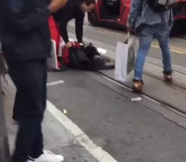 屁孩「狂踩1300萬藍寶堅尼」落跑!玩不過癮又回來!車主這次笑笑使出這招,讓他當場哭爹喊娘了!