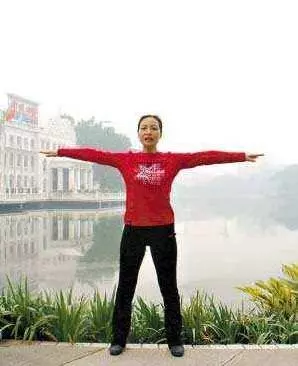 每天這樣抬手3分鐘,手臂經絡全疏通,打通氣血堵塞,胳膊一天比一天瘦!