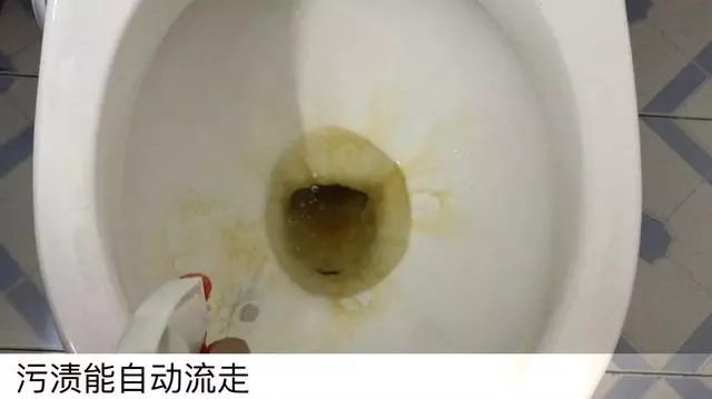 白醋倒在手心上搓一搓,真是太厲害了,解決很多家庭主婦困擾的難題
