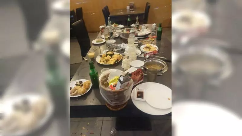 吃到飽奧客煮整鍋肉拆10顆布丁走人 網轟:下地獄吃