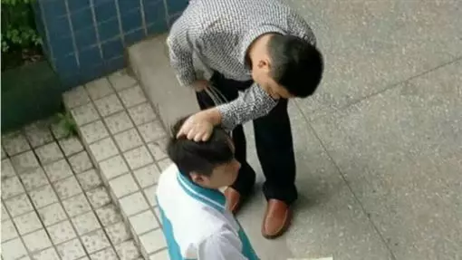 女兒忘帶課本 她請老師體罰網卻讚爆