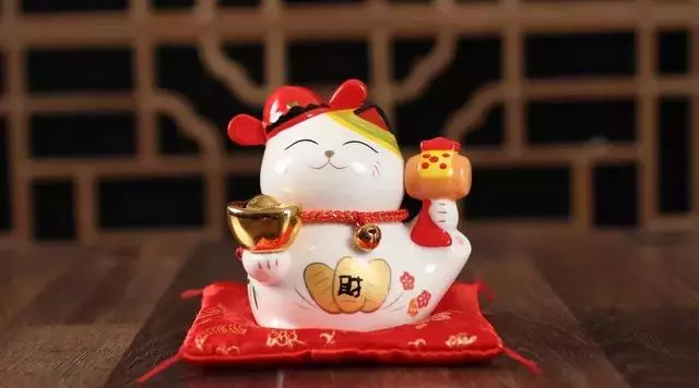 心理測試:選擇一隻招財貓,測你什麼時候會招來財運
